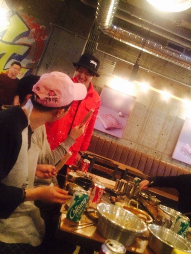Seungyoon interrupting MOBB’s date night.