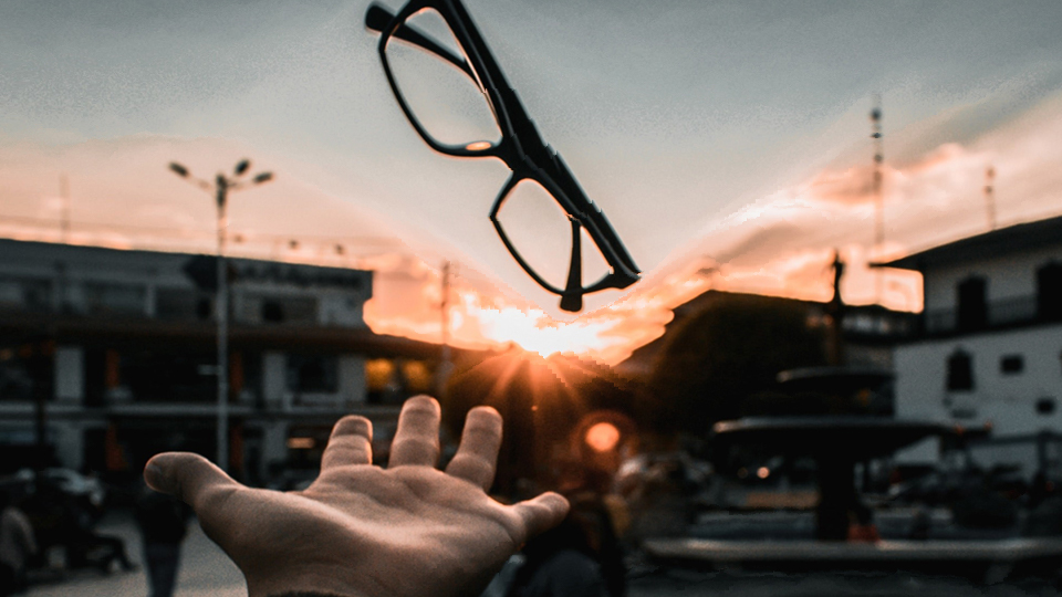 One Cardiff practice reaches out a helping hand to homeless people. The pop-up eye care clinic in Cardiff tested the sight of 23 homeless people, dispensing 22 pairs of spectacles as a result. ow.ly/mDxZ30qjH4m <a href="/VCHP_UK/">VCHP</a> #optometry #OT