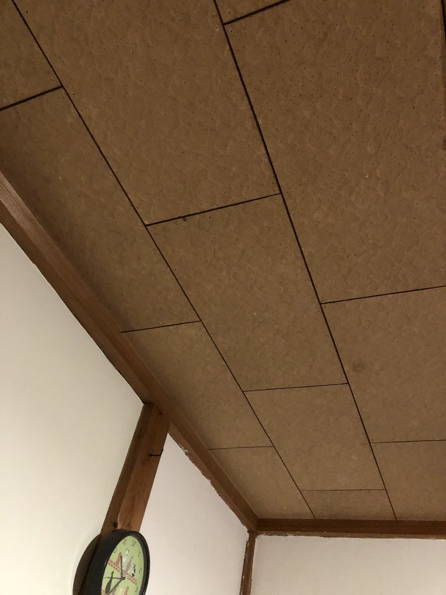 将太の寿司 على تويتر この手の天井 施工が1番楽なのは塗装かな パテで平らにしてから壁紙貼るとかコンパネ上から貼ってパテして壁紙というのも手だが