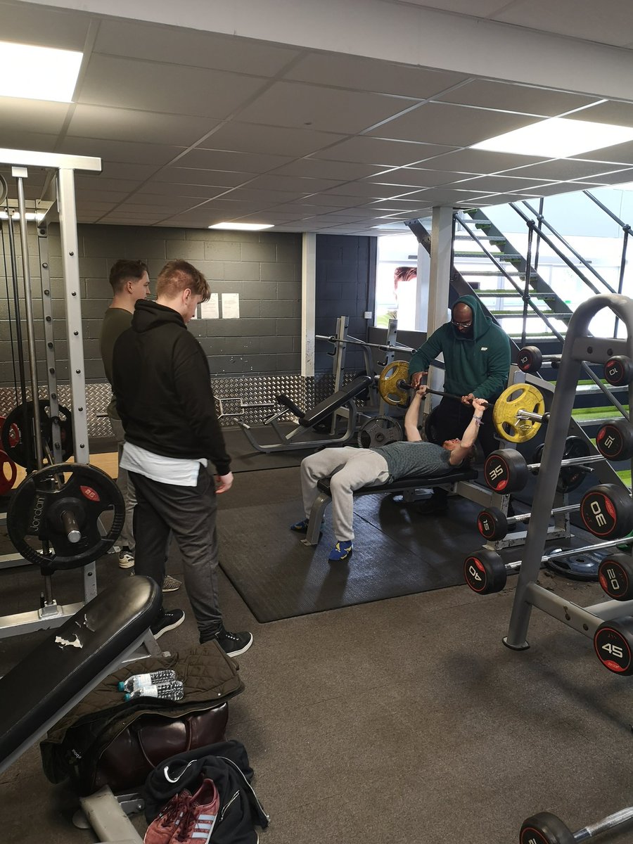 JstarCS's tweet image. When you&apos;re out of LAN what else is there to do when you have the man, the myth, the legend @zeo_tha_king on hand?

@shaneyCSGO @tomvertiGocs @hayden_watson