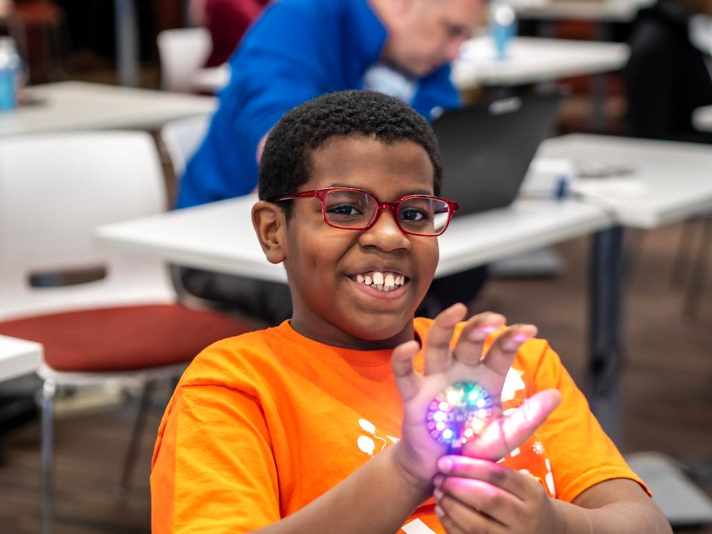 MorganStanley's tweet image. Our Technology team recently hosted teens from @winnyc_org to teach them coding fundamentals using the @Adafruit Circuit Python Express. Participants created light sensors, accelerometers and more as part of our Morgan Stanley Makerspace Program. #MSGivesBack