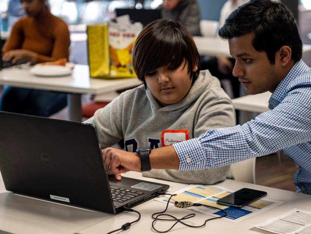 MorganStanley's tweet image. Our Technology team recently hosted teens from @winnyc_org to teach them coding fundamentals using the @Adafruit Circuit Python Express. Participants created light sensors, accelerometers and more as part of our Morgan Stanley Makerspace Program. #MSGivesBack
