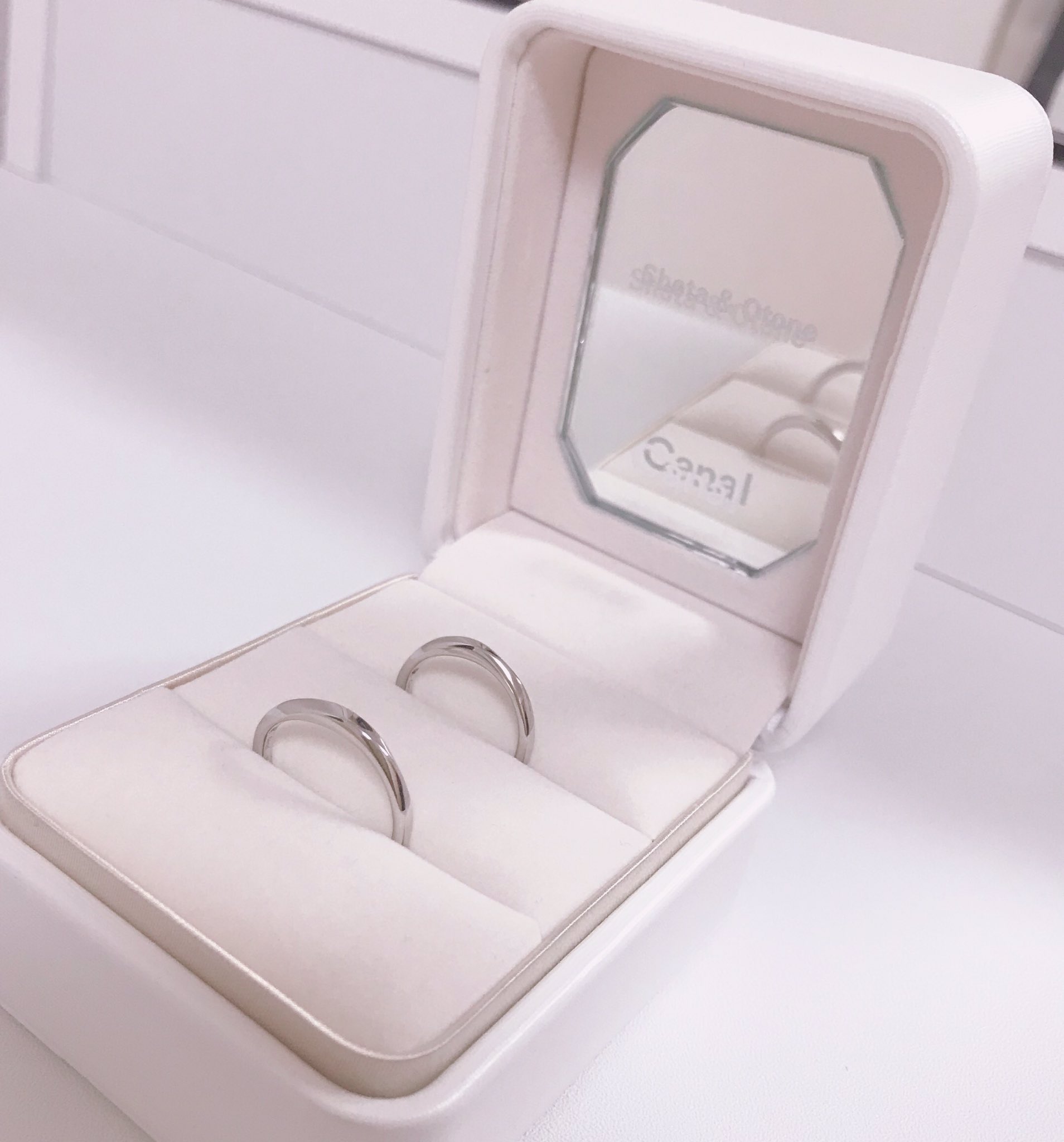 おとね ご報告 私事ですが この度結婚する運びとなり 本日入籍いたしました 未熟な私を選んでくれた主人とそのご家族 選んでほしい相手に選ばれる女性に育ててくれた両親に感謝し 笑顔溢れる家族を作ってまいりたいと思います 当日のご報告に