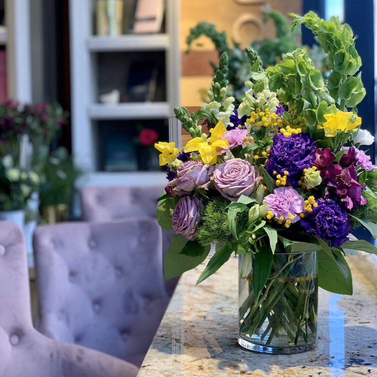 RepeatRoses's tweet image. Mardi Gras Day is 2/25, so let's get your table dressed in style! The recipe for festive? Combine royal purple + brilliant green + golden yellow and, as they say in the Big Easy, laissez les bons temps rouler! Shop: repeatroses.com/collections/to… #zerowaste #sustainablebusiness