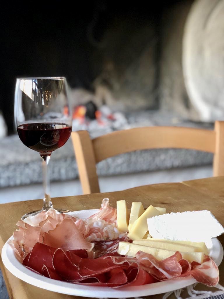 Degustazioni in #Valtellina 🍷🧀🏔 #Italy #Lombardy #Alps #Wine #Cheese #Food
