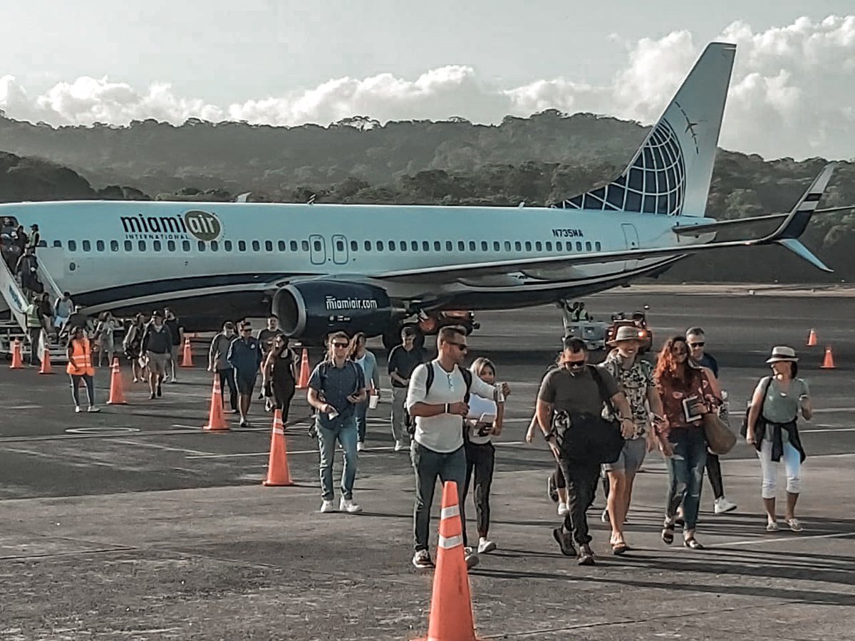 tocumenaero's tweet image. Recibimos en el Aeropuerto Internacional Panamá Pacífico, el vuelo Chárter de la Aerolínea @CharterMiamiAir procedente de Miami, Estados Unidos con 153 turistas que llegan a disfrutar de la fiesta del Carnaval.

¡Bienvenidos a Panamá!🇵🇦