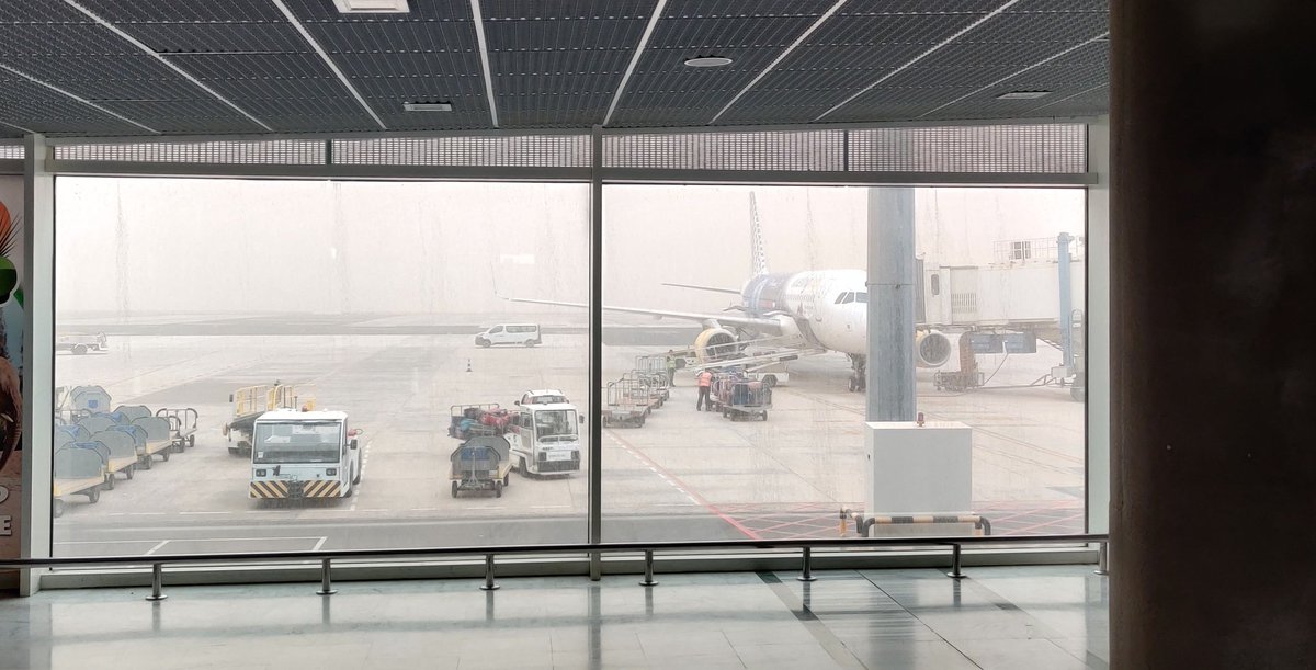 Current status: just arrived in the worst sand storm they've seen in years 😂