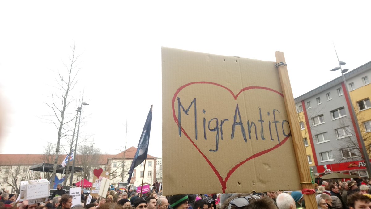 #Hanau hasst #Nazis!

#migrantifa #Solidarität #Trauer #DasProblemHeisstRassismus #Rassismus #antifa #antira