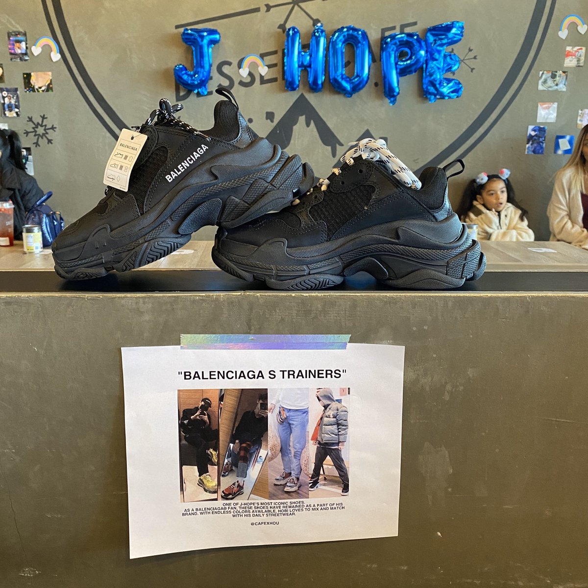 cafexhou's tweet photo. a look at our exhibition! 🥰💜 we’re here until 8! #4HOPEHTX #HAPPYHOBIDAY https://t.co/7MLM6w7aFK