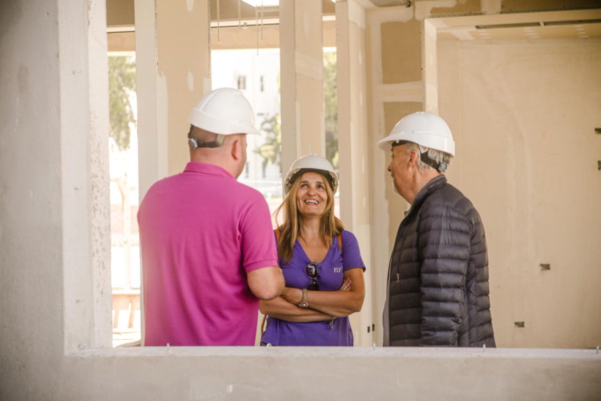 Hoy estuvimos recorriendo las obras de las escuelas primarias del Polo Piedrabuena y Polo Mataderos, que entraron en su etapa final.
#NuevasEscuelas
#MásEscuela