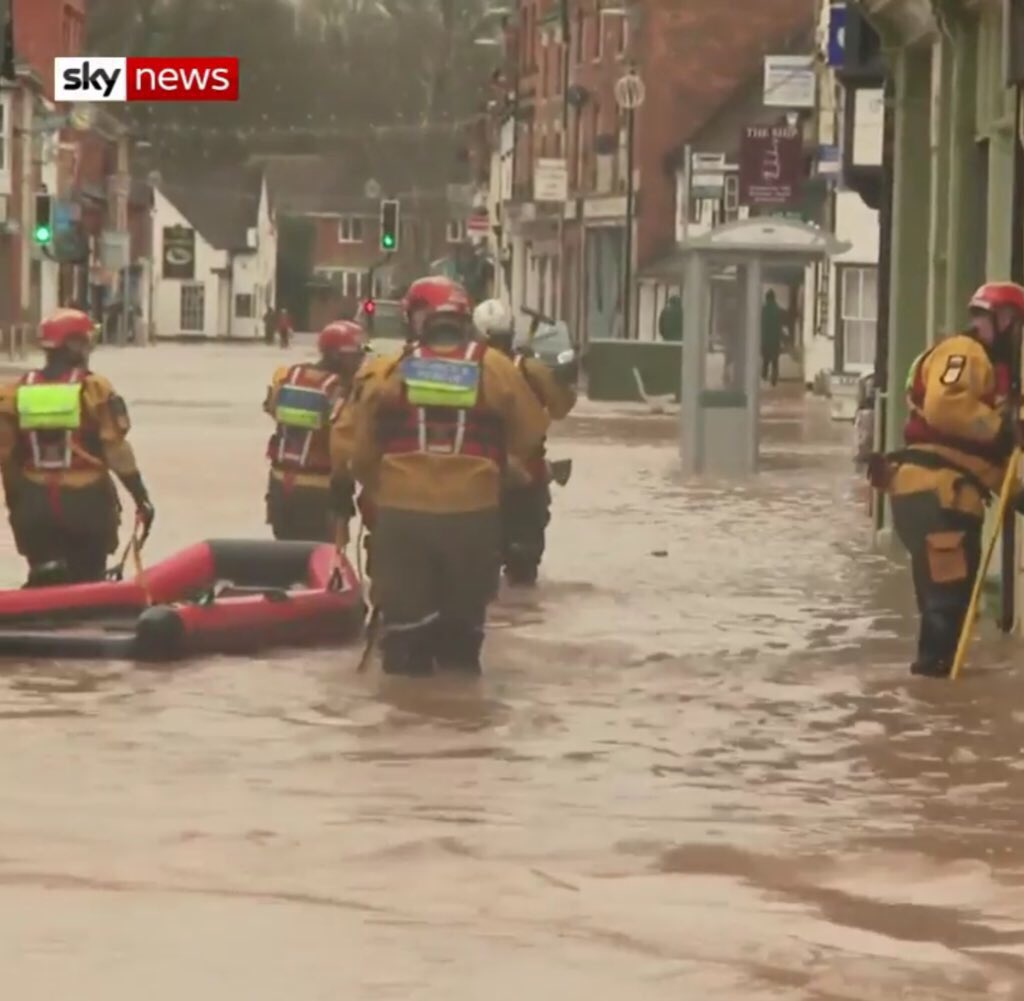 SARAWyreF's tweet photo. What a week that was! Our Amazing crews have been out non stop dealing with flooding since #StormDennis arrived. You would think they would be home resting🤷‍♂️😂 ... not this lot, straight out fundraising for the much needed funds that are required to keep SARA going #Volunteers 👍🏻 https://t.co/ietM0N4o0o