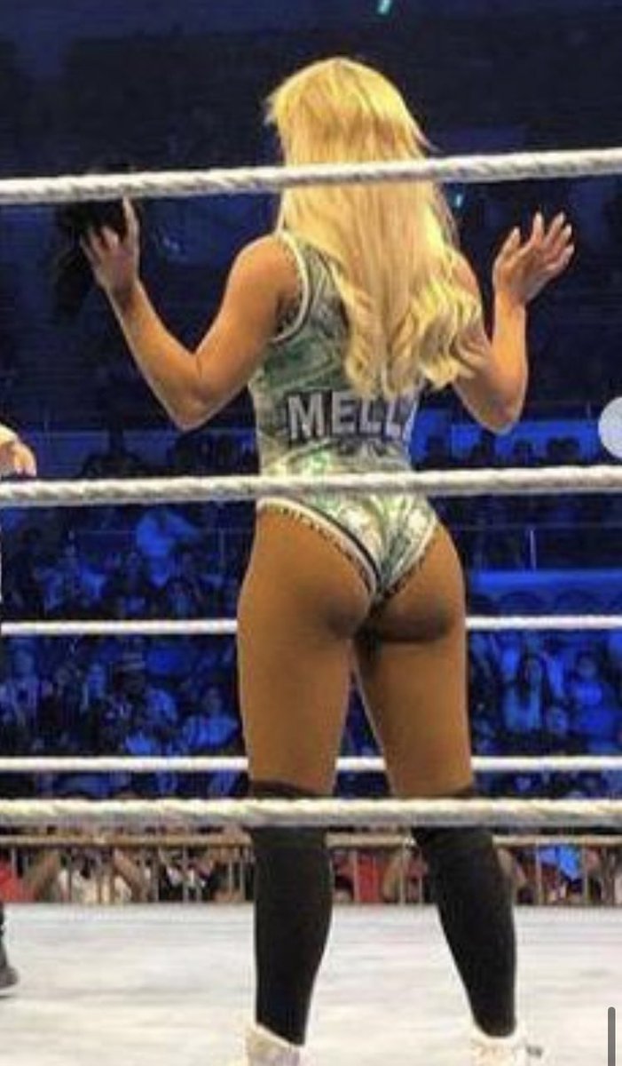 Carmella is a hottie.