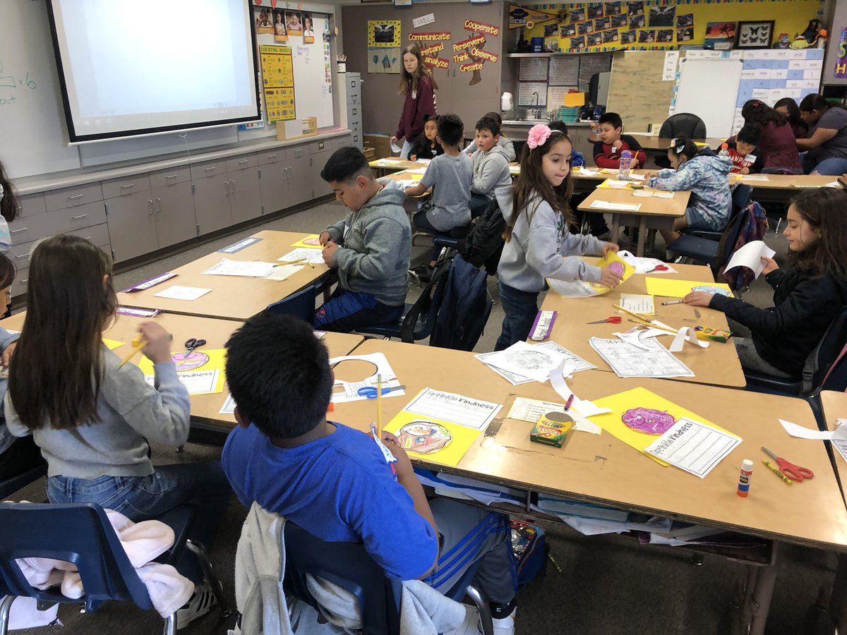 Tawnya Sievers (@tjsiev22) on Twitter photo Sprinkling kindness and getting creative at SOAR Academy with <a href="/beccaadaniels/">Becca Daniels</a> #lhcsd #1team1vision Sprinkling kindness and getting creative at SOAR Academy with <a href="/beccaadaniels/">Becca Daniels</a> #lhcsd #1team1vision