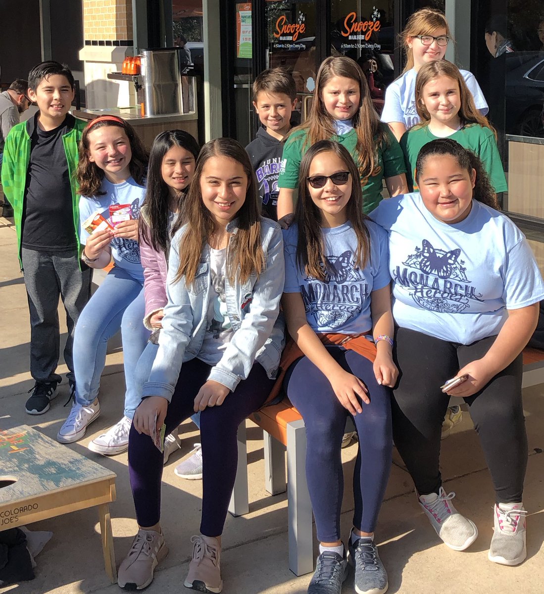 KuentzEcoFriend's tweet photo. EcoFriends spent their morning @SnoozeAMEatery sharing information about our school garden π± Thank you to all who came out to show your support & eat yummy pancakes π₯ #PancakeDay2020 #StrandStrong #supportlocalgardens #ecoteacher #monarchheroes #mysnooze https://t.co/JBjeHfew5D