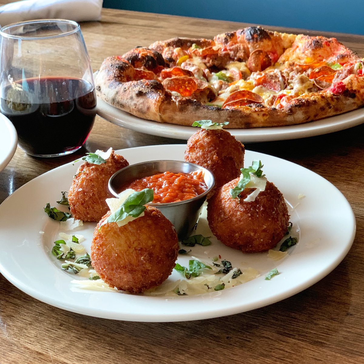 Start your meal with our Stuffed Arancini 🟠-fillings change daily
•
•
•
#arancini #risottoballs #apizzalyfe #pizza #instafood #italianfood #foodstagram #chicagolandeats  #infatuationchi #thrillist #chicagofoodauthority #yelpchicagoburbs #checkpleasepics #eater_chicago