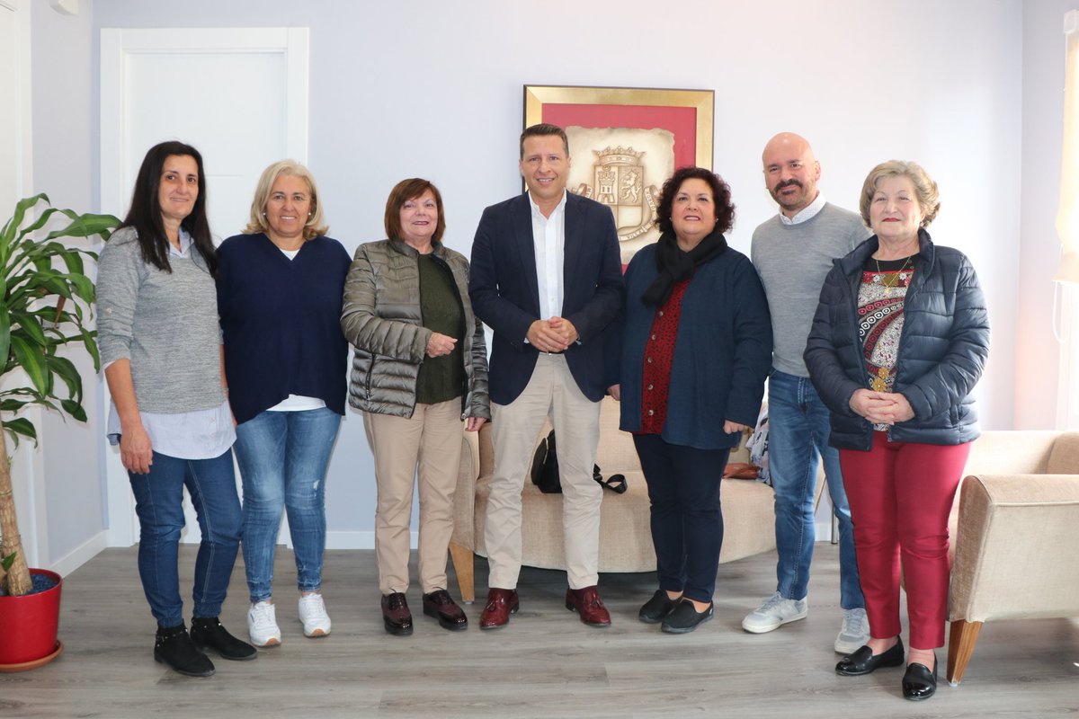 Ayto_Torrox's tweet photo. #MáscaraDeOro a la Asociación de Mujeres Almedina
“Queremos reconocer con este galardón públicamente la gran labor que hace esta asociación en todas las fiestas del municipio".
#Carnaval2020 #CarnavalTorrox
#DiversiónParaTodos #28F https://t.co/TLB6OhKNHj
