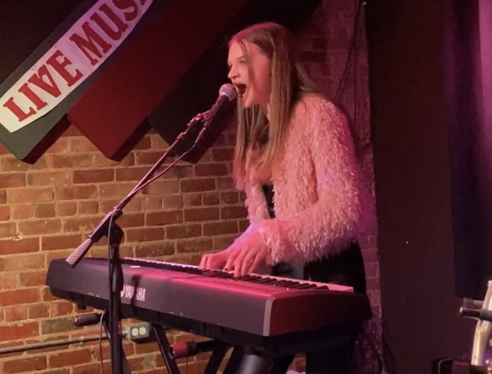 aereng1111's tweet photo. 50 SONGS!!!! A mix of 33 covers and 17 originals, Sierra accompanied herself playing guitar or keyboard last night for almost 4 hours, closing the Lasso Live at 2 am!!!!
#sierralevesque
#sierralevesquemusic
#lassolive
#lassosaloon https://t.co/R7e0XGtCzD