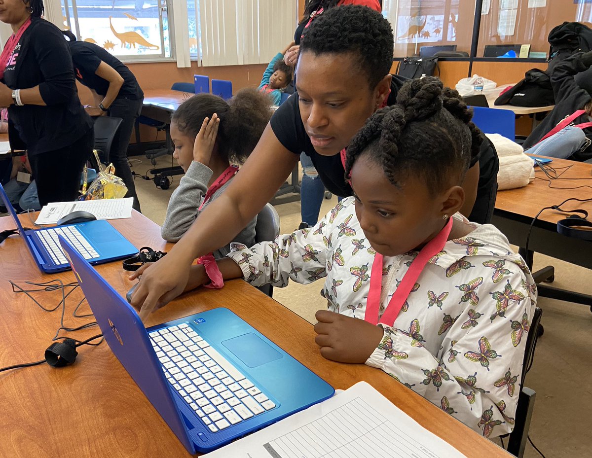 volunteerBGCLA's tweet photo. Build a webpage in a day workshop π» #blackgirlscode #bgcla #techdivas https://t.co/wFh8fr4rEv