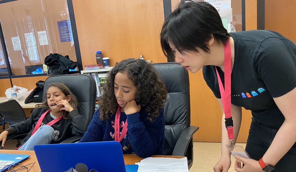 volunteerBGCLA's tweet photo. Build a webpage in a day workshop π» #blackgirlscode #bgcla #techdivas https://t.co/NMVTh7umnG