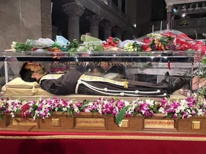 SlUK2024's tweet photo. @molumbe Invece  i  leghisti  sanno  come  sconfiggere  il  coronavirus , si  sono  affidati  a  San  salvini  da  pontida 🤣🤣🤣🤣🤣🤣🤣 https://t.co/FNSlZGE46t