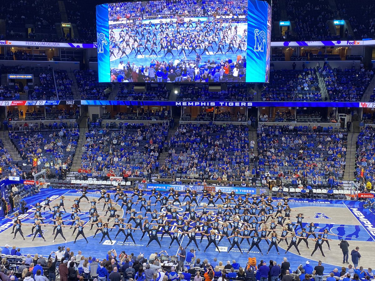 zacharytthomas's tweet photo. The @MemphisPom halftime show with the #AACChampion @MemphisFB was by far the best half time show this season, maybe ever! #gotigersgo https://t.co/JFm8eRjzCN
