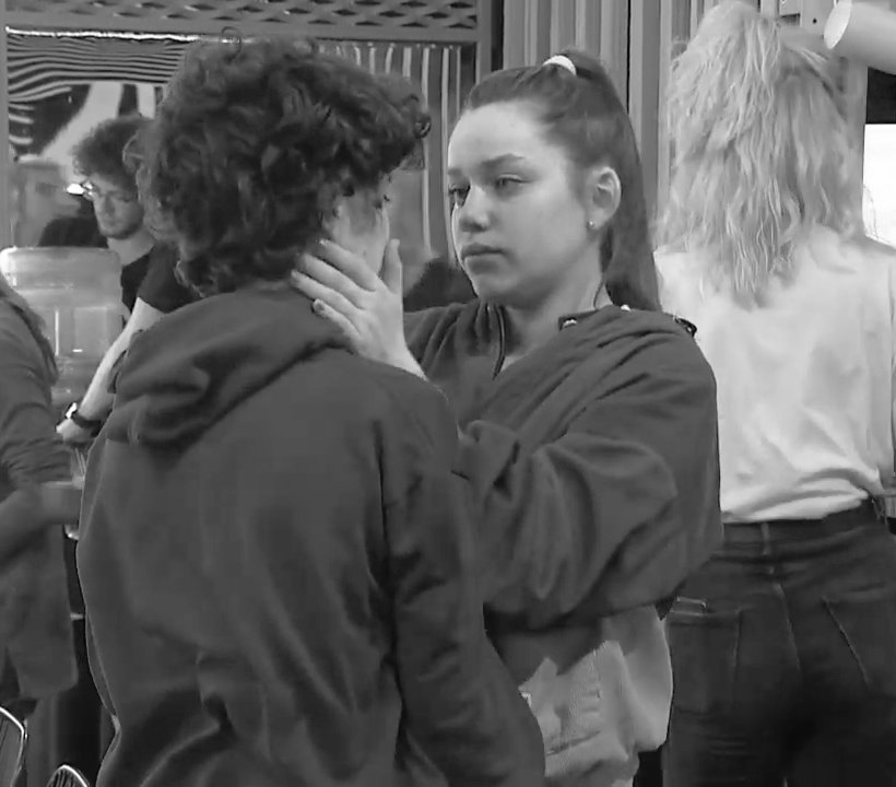 cloudslacunza's tweet photo. Me las van a separar y no voy a soportarlo💔
#OTDirecto22F #academiaalminuto6 #Evanne https://t.co/1IFcwctISn