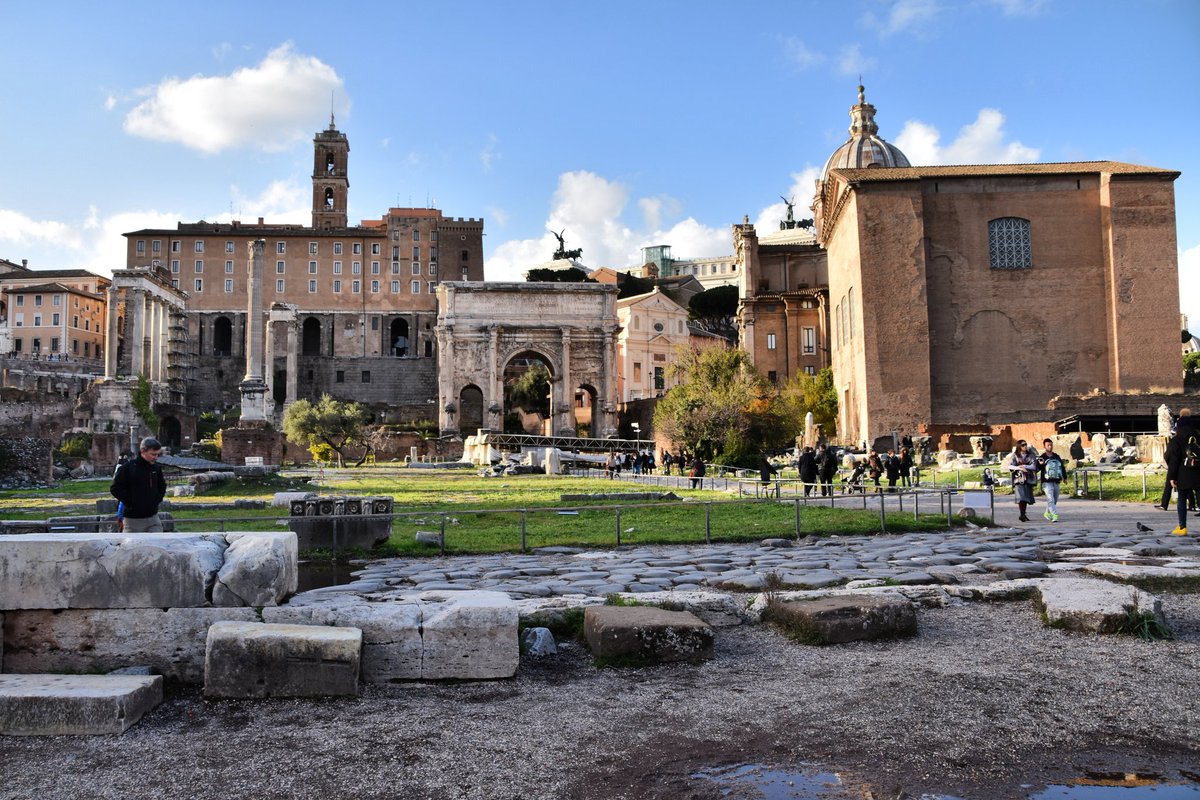 Passeggiando nel cuore antico di #Roma
#Archaeology #ForoRomano