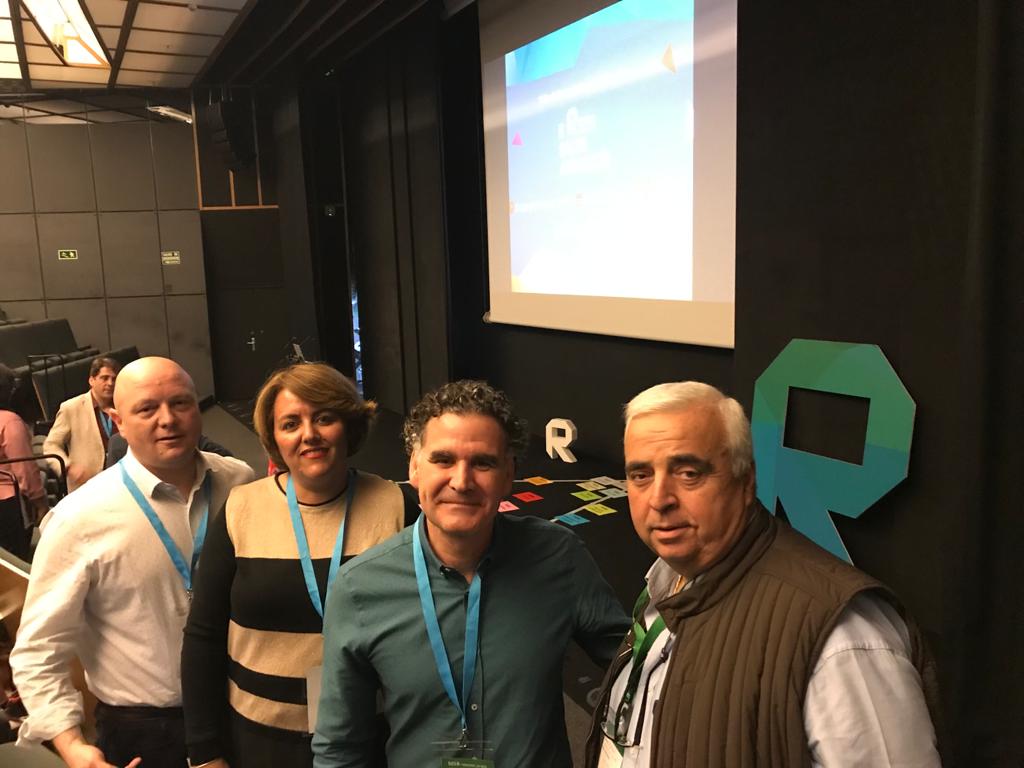 ceiplaesperanza's tweet image. Ayer asistimos a la presentación de la segunda fase del #IIRetoSaludAnd de @RetosAndalucia. Empezamos a unir ideas y tejer redes para crear una solución integral centrada en nuestros niños y niñas. #juntos #DM1 @concastejon @CristobMorales @EducaAnd @saludand @danibprofe