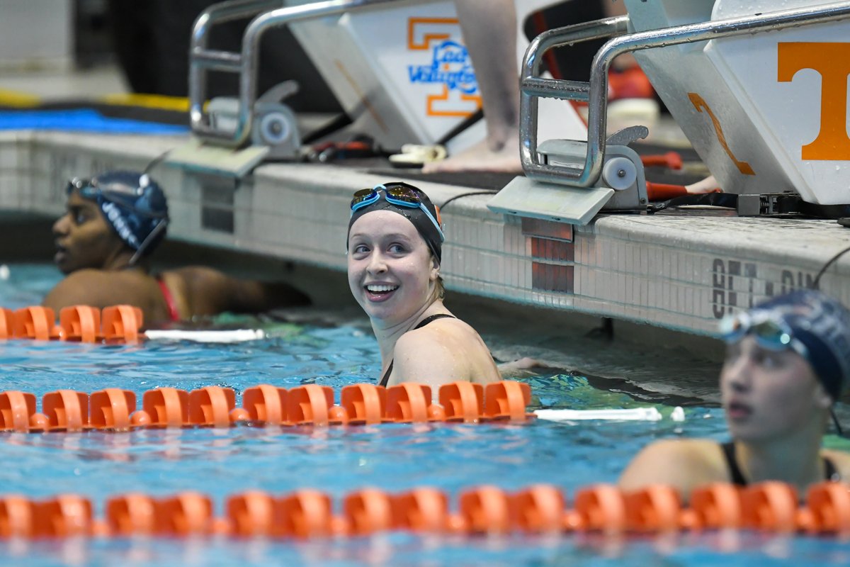 ASUN_Swim_Dive's tweet photo. All smiles as we begin the final day of the #CCSA Swimming and Diving Championship‼️🏊‍♀️😄💦💯

🔗 | https://t.co/svasLOd6TM

#CCSAChamps https://t.co/XqFyKcB6UL
