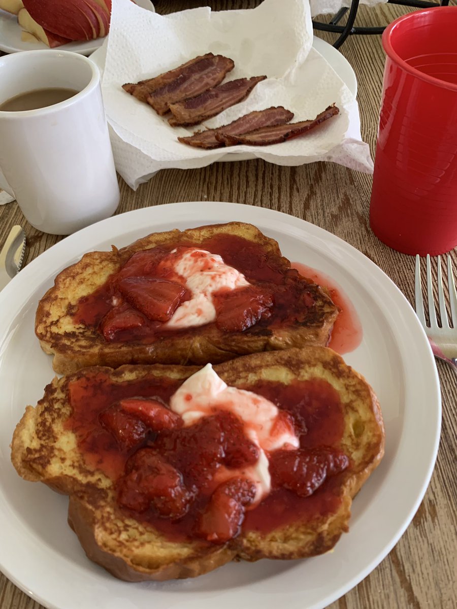 valmal79's tweet photo. My attempt at @chrissyteigen French toast recipe for our anniversary breakfast! Yum! https://t.co/a4sGNHpQ47