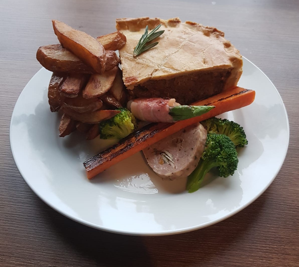 CabooseBlyth's tweet photo. We’re already daydreaming about Caboose Cow Pie. 💭🥧
Who’s joining us for Sunday lunch tomorrow? Limited tables available so book now! Message us, book online: https://t.co/OWY9pivJFL or call: 01670 359851.📱
#Blyth #Sundaylunch #Northumberland #eatingout #eatlocal https://t.co/tkCuf9W9E1