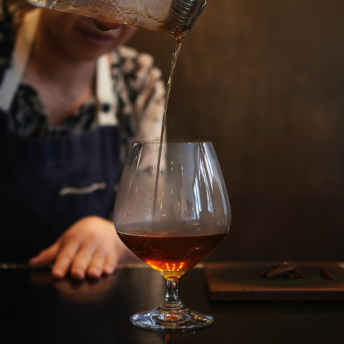 Every glass is a canvas for liquid art🥃
#AgedSmoke #barrelagedrye #whiskey #agedsake #scotch #sweetvermouth  #bar