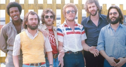 MusicBeat5's tweet photo. Feb. 22, 1975 The Average White Band were #1 on the Billboard Hot 100 singles chart with the song, 'Pick Up The Pieces'. #Music  https://t.co/DsSMDWv9cd https://t.co/IH1ObRWMNI