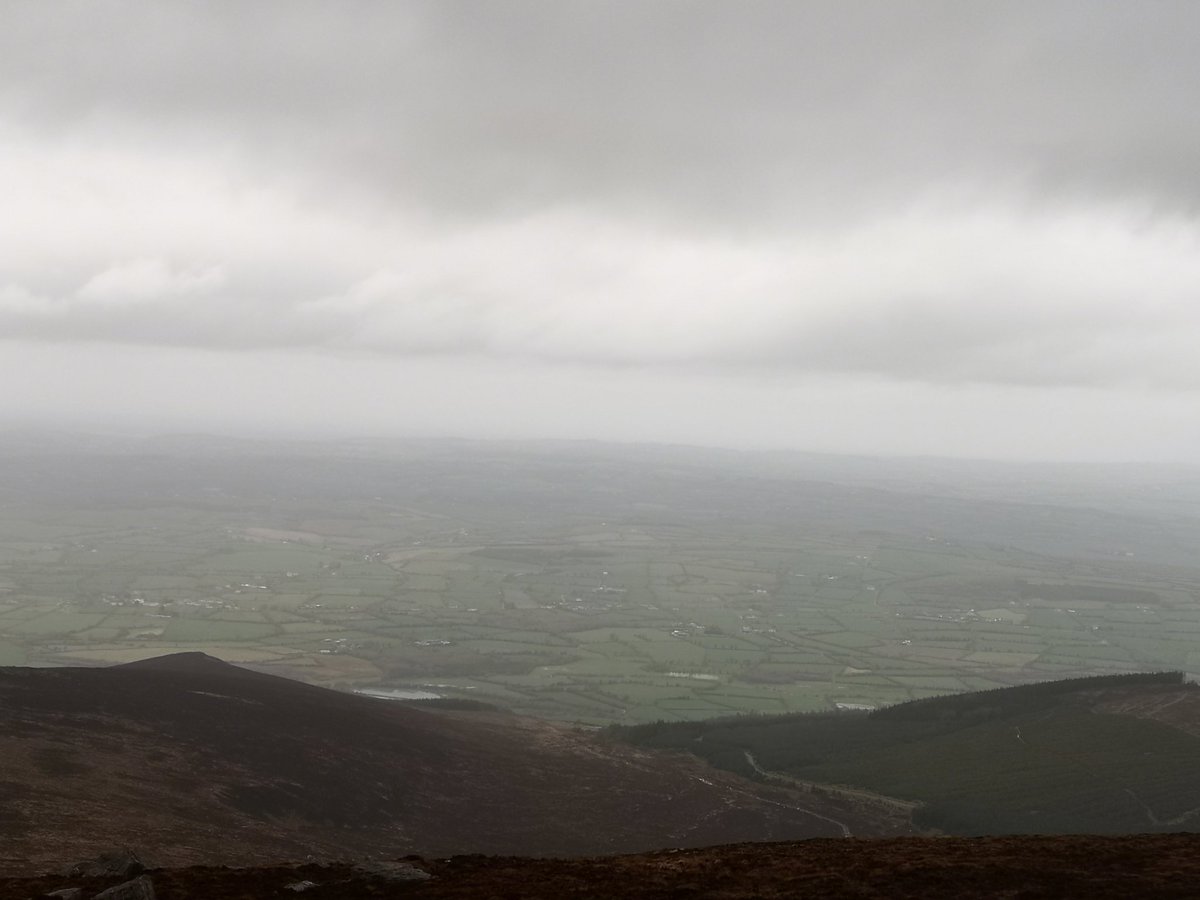 DelahuntyM's tweet photo. Enjoyable 50 min jaunt up my local favourite Slievenamon today. Wonderful views down over my own parish over 20km away #TheMon #Ballykeefe @kilkennyweathar @CarlowWeather @ScenicWalks @HiPointIreland @HillWalkingDay @walkhikeireland https://t.co/R8rE5Vl0Xs
