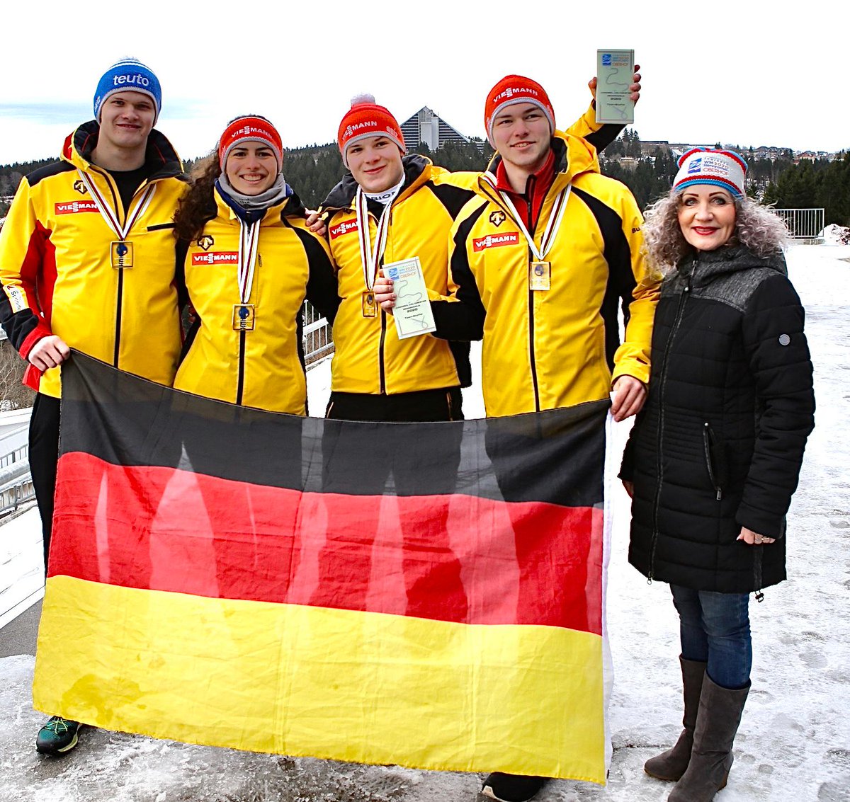 ThuerLandtag's tweet photo. Heute hat LP'in Birgit 
@TLTkeller die Siegerehrungen im Doppelsitzer und in der Teamstaffel bei der Junioren-WM im Rennrodeln in der LOTTO Thüringen Eisarena Oberhof vorgenommen.

#BirgitKeller https://t.co/oml7GKdofR