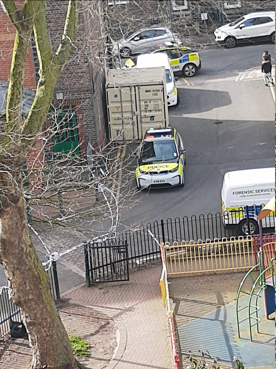 London Uk Crime Double Stabbing In Hackney On The Kingsmead Estate One Man In Life Threatening Injuries