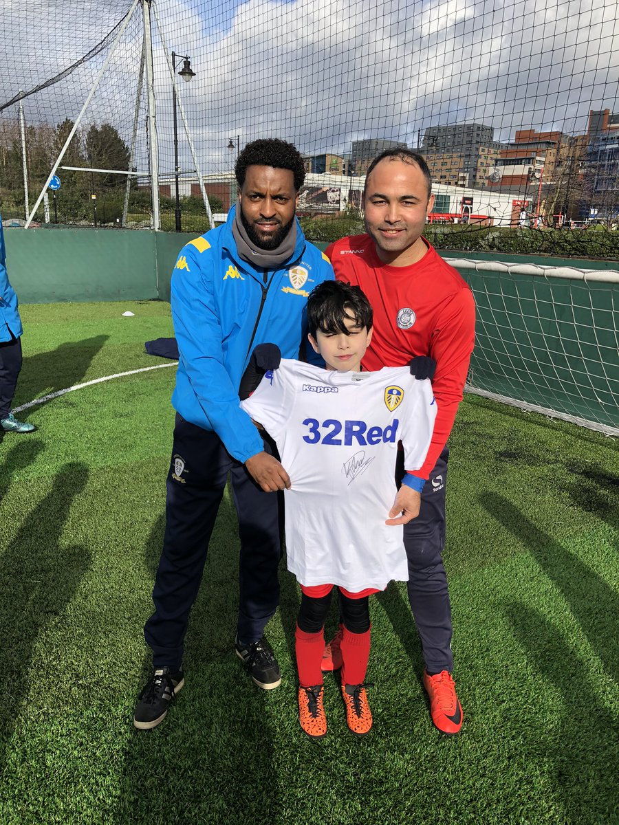 AdelChermiti's tweet photo. Amazing day today working with Leeds United academy coaches https://t.co/Oj5Vg0wcFi