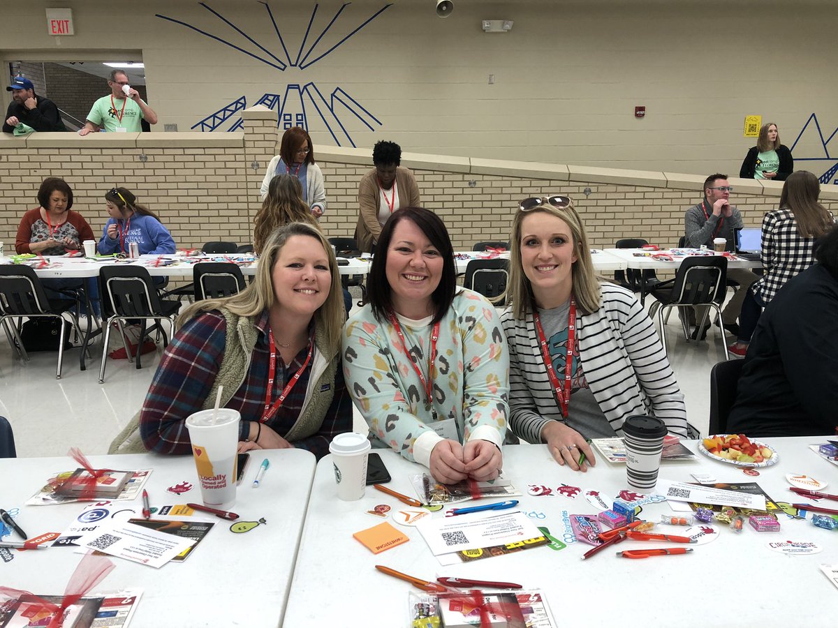 ktucker930's tweet photo. Limestone County Teachers enjoying @EdCampFlorence on this cold Saturday! Great PD for free! #EdCampFlorence #Superstar @CampbellChat1 https://t.co/sI3Lnqu2PV