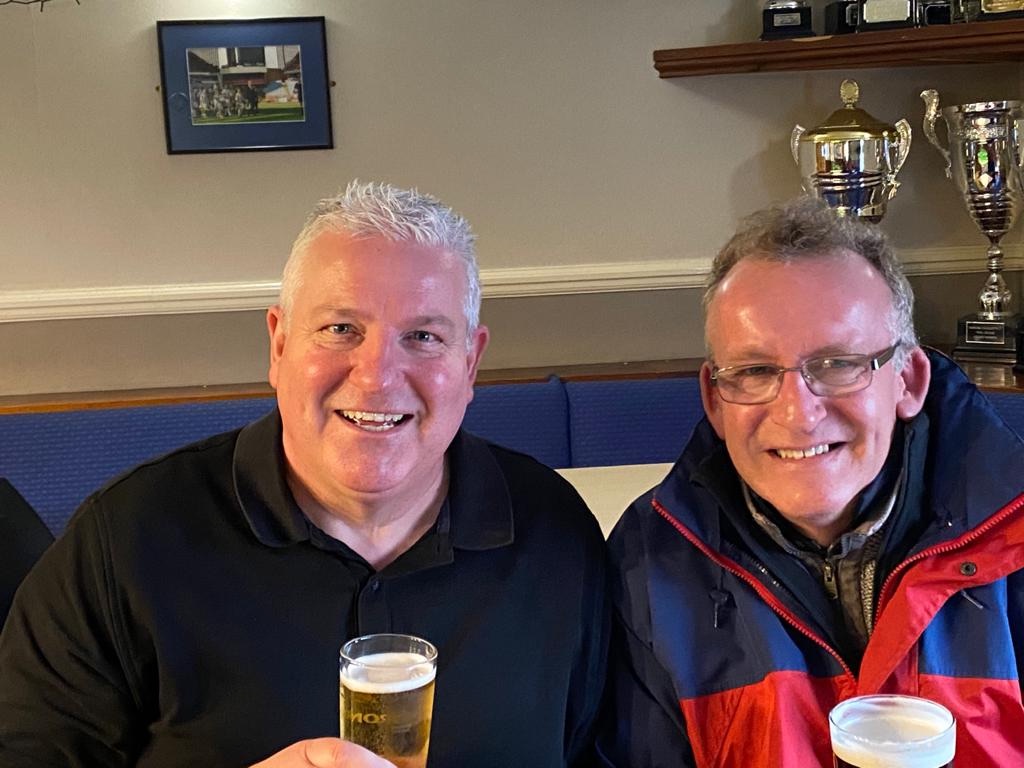 WhitleyBayFC's tweet photo. The match was postponed so #WBFC board member Martin Kelly of H2O is enjoying a pint in the Seahorse club with Graham Sample from Christopher Sample Funeral Services, one of the clubs main sponsors.
โCheers Grahamโ #seahorse #matchpint #footballfans https://t.co/GgzZtY5zkh