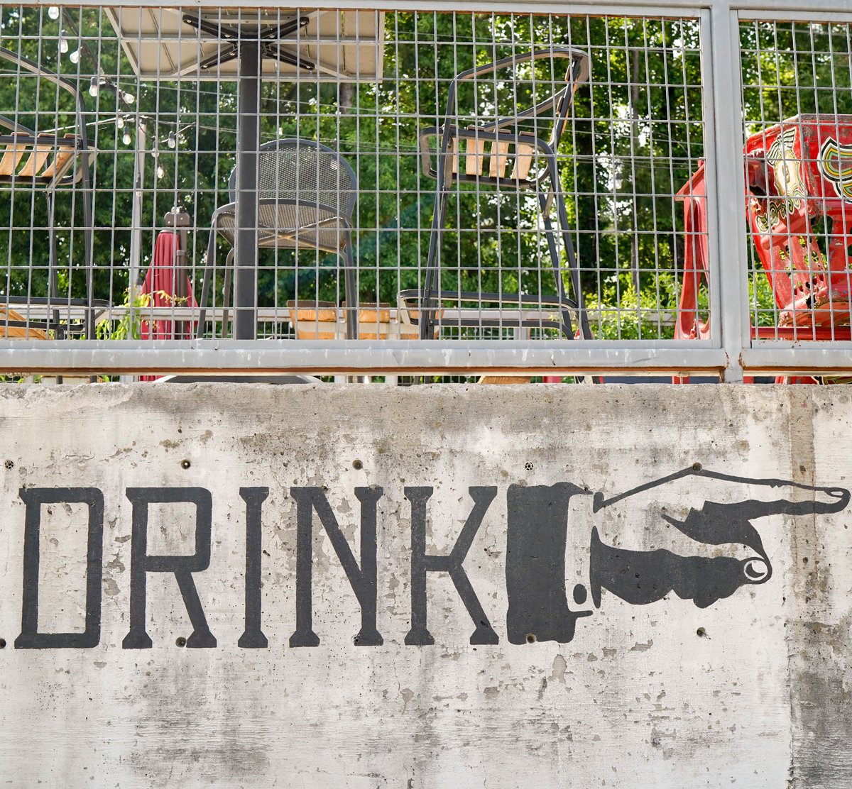 lynnwoodbrewing's tweet photo. All signs point to Lynnwood 👉 Make your way to LBC and spend the day with us! #BrewedOutBack https://t.co/T4ujCA1pzI