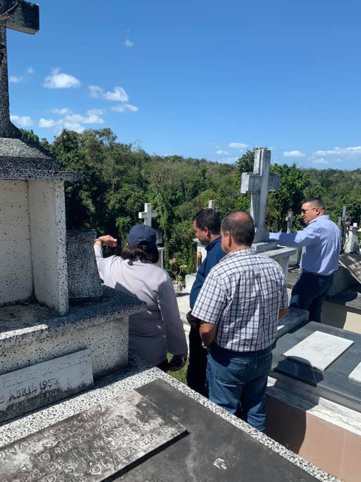 En los pasados días estuvimos con personal del <a href="/DeptSaludPR/">Departamento de Salud de Puerto Rico</a> inspeccionando el área afectada del Cementerio Municipal. Para mi administración es prioridad resolver esta problemática. 
Pronto esperamos tenerles buenas noticias.