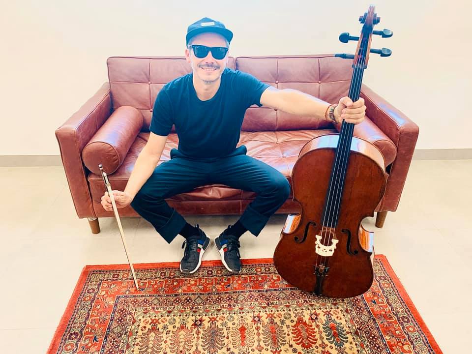 Hoy en Thelonious:

21h Pepe Arias, entrada $3000
23h Joaquín Fuentes, entrada $5000

Reservas al 227357962 o al correo theloniouschile@gmail.com
theloniouschile.com