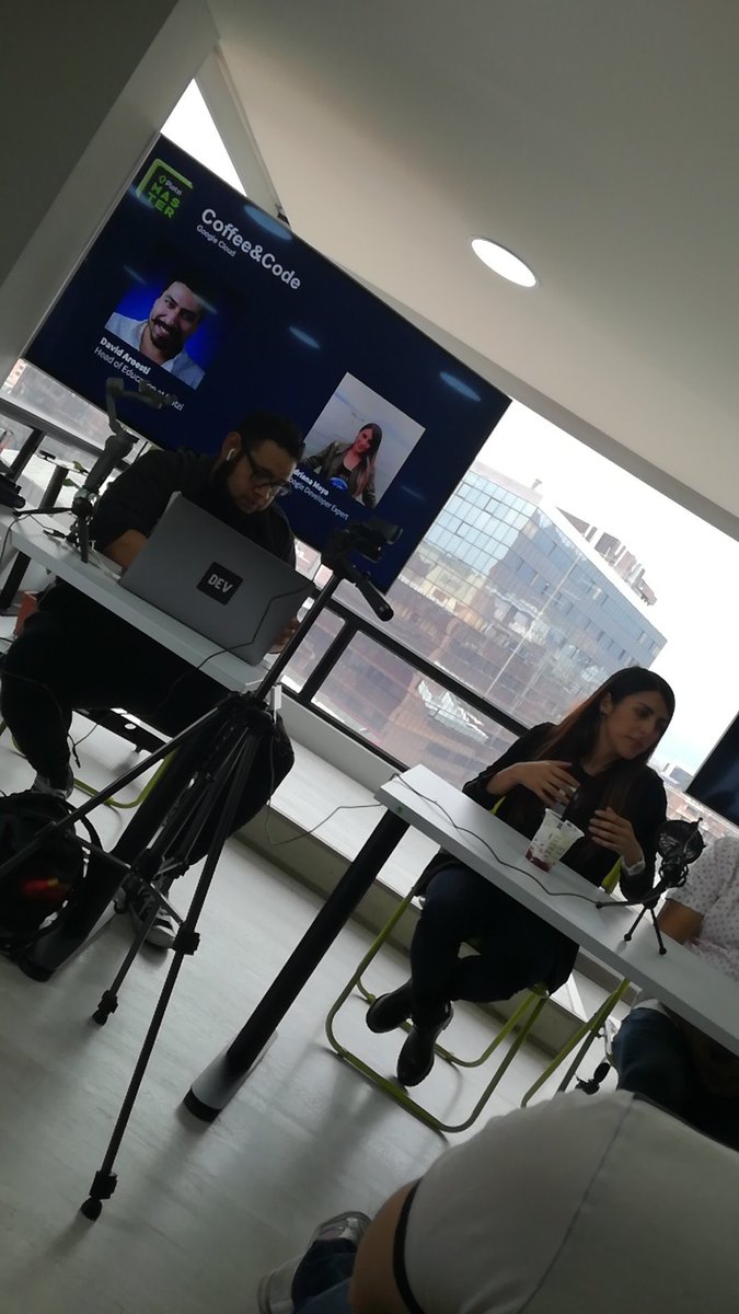 Dilogritando's tweet photo. Lo básico: «Qué es "la nube"?»
Son recursos computacionales que pueden estar ubicados en diferentes partes del mundo que permiten ofrecer servicios que se accedan desde navegadores o terminales.
#CoffeAndCode https://t.co/h0NUANbGkE