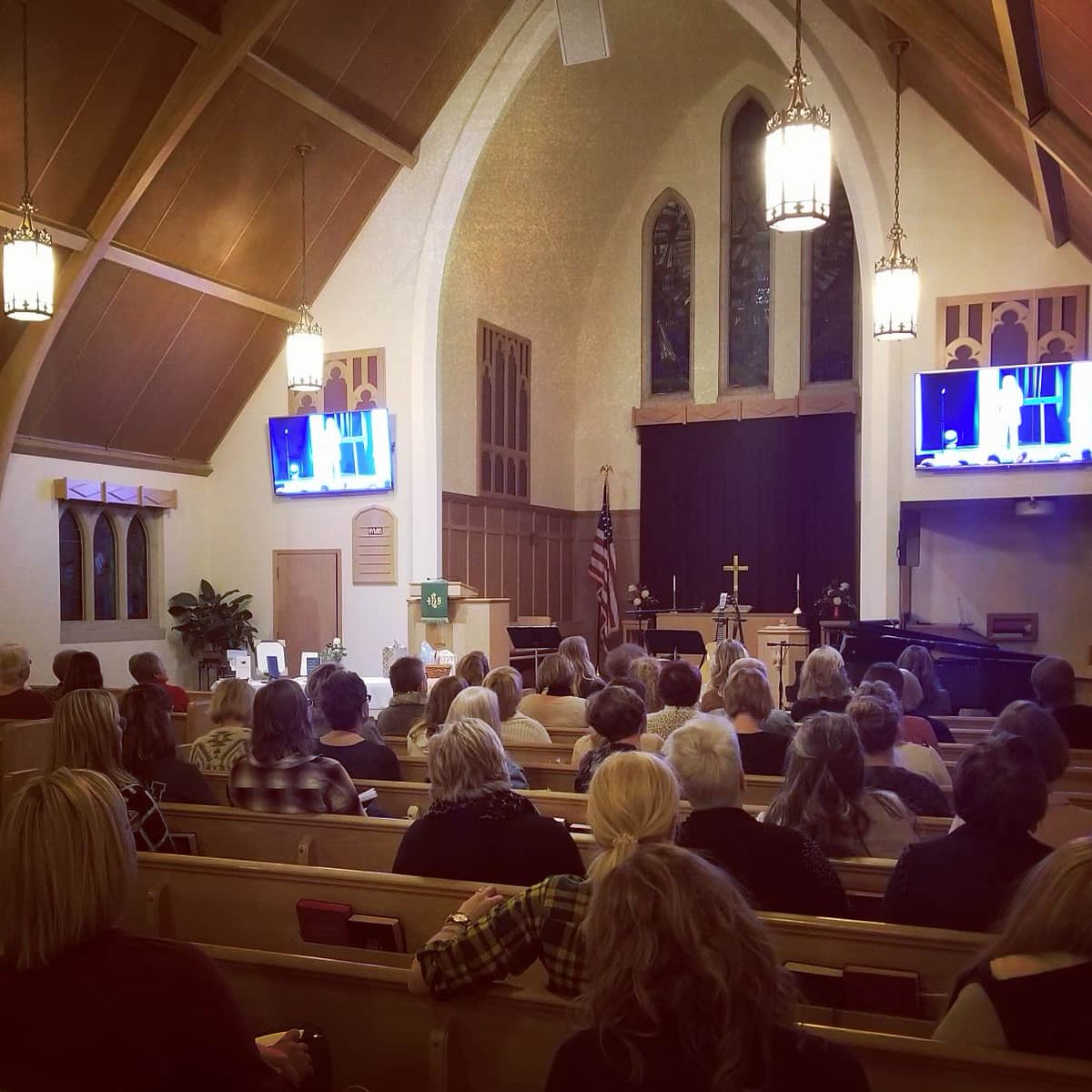 ZionERChurch's tweet photo. Our Women's conference got off to a great start last night! For today: a delicious breakfast, worship in song & Bible teaching, and ladies bonding over laughter, rich conversation, and coffee! Thanks to all who supported, prayed, and attended! #seekingHim @reviveourhearts https://t.co/JuzyxUzrK6