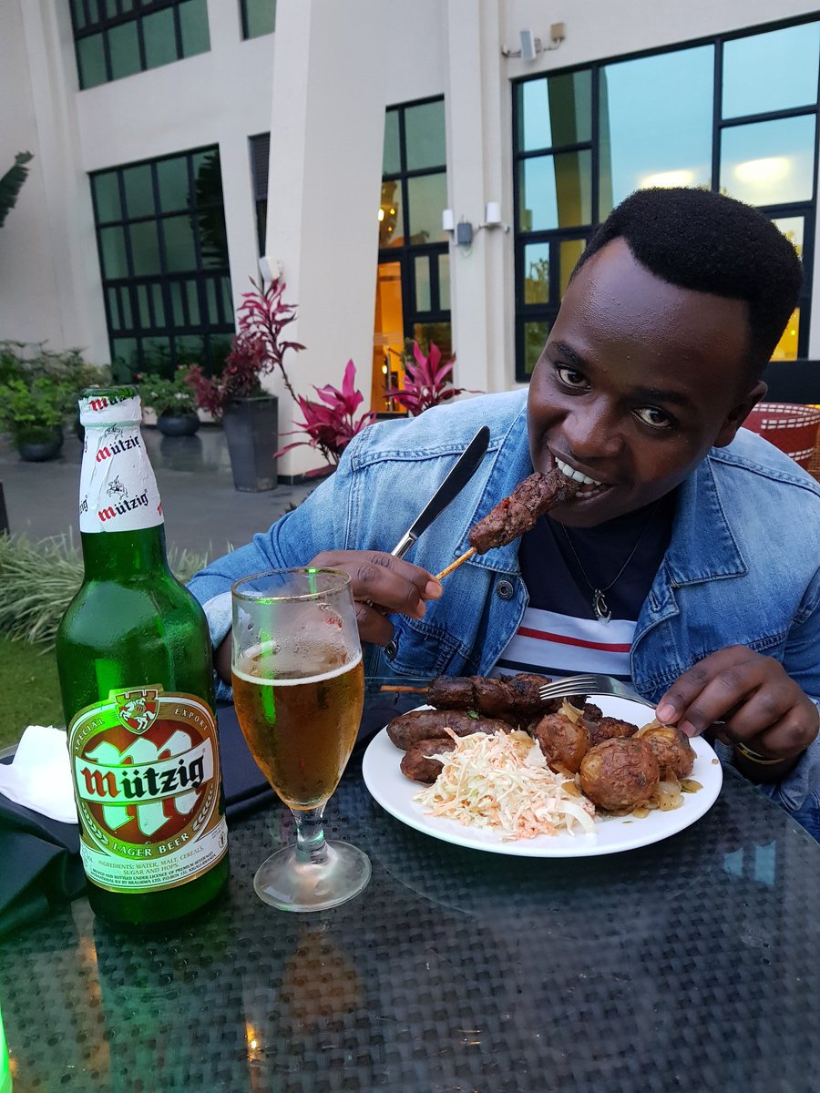 RoyalFMRwanda's tweet photo. One of our listeners enjoying the Delicious Nyama🍖🍗 #BBQBlockParty  @KigaliMarriott @IribaKigali 
#NyamaChomaGrillNChill 
#943RoyalFM https://t.co/YO8BtK8xKT