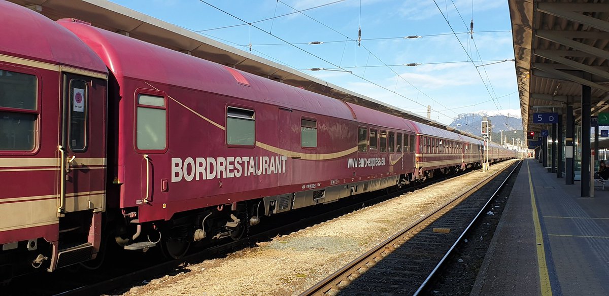 javipena82FC's tweet photo. Impressive @sleeping_train chartered by @dagensnyheter and running between Stockholm and Venice. Of course, a proper @_DiningCar is included! #wörgl #euroexpress https://t.co/CVWLreXe02