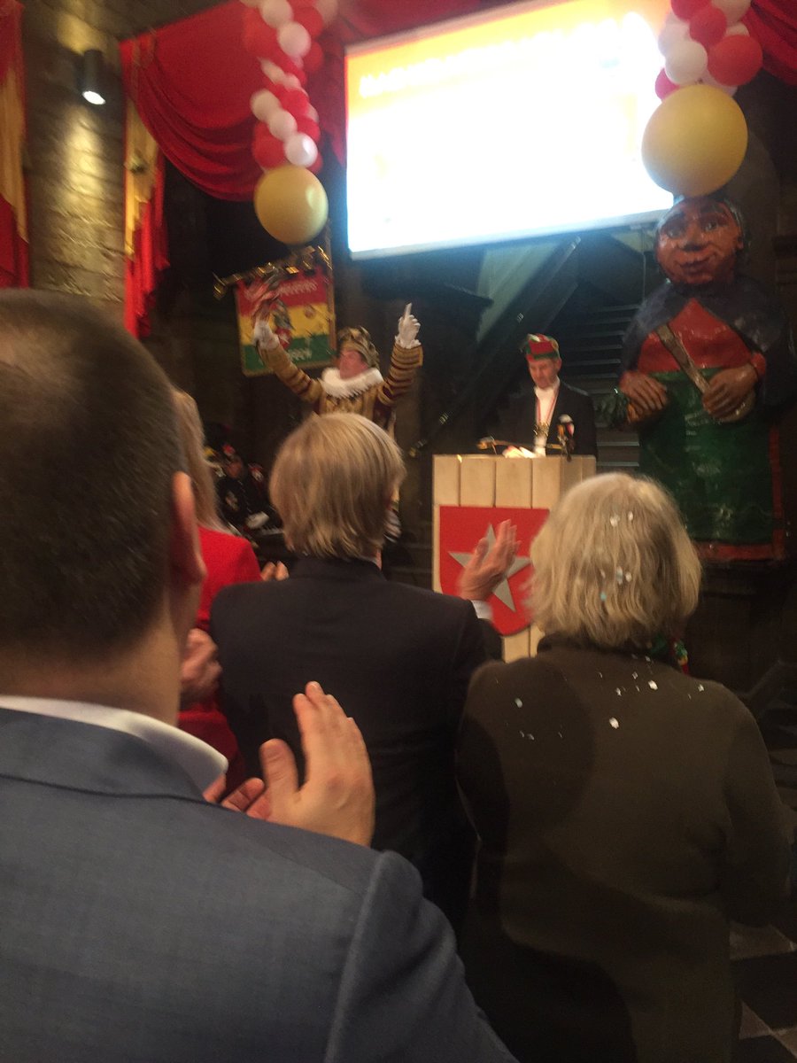 MenzoWillems's tweet photo. Sleutel in Mestreech overgedragen. Vastelavond kan beginnen@stanhuygens https://t.co/Xv74y7lWvD