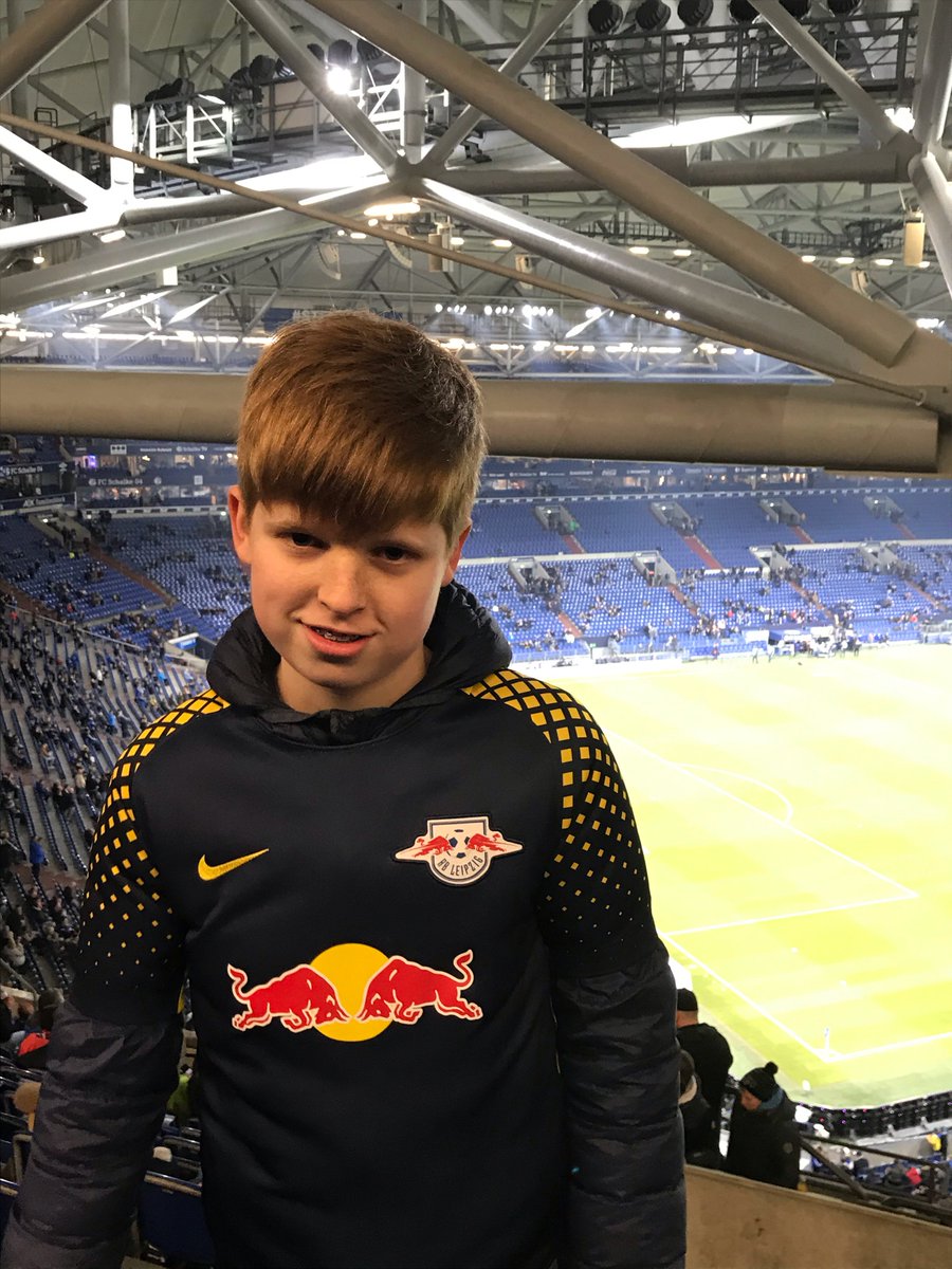 Auf gehts Leipziger jungs @DieRotenBullen <a href="/RBFamilyFriends/">RB Family & Friends</a> <a href="/RBLeipzig_EN/">RB Leipzig English</a> #S04RBL