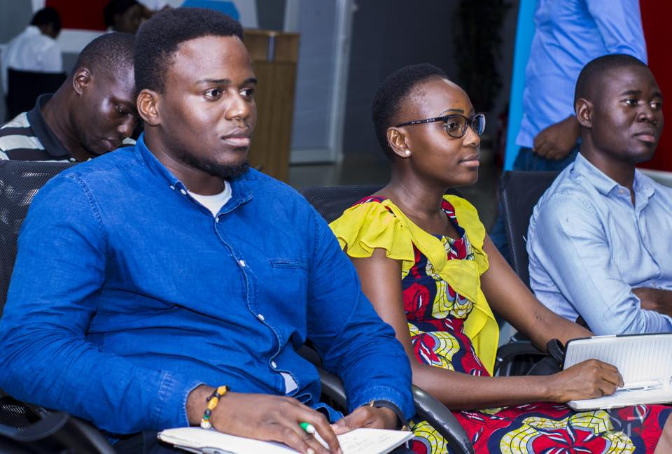community_days's tweet photo. #DÉCOUVERTE

Pour le #CommunityDayBrazza002, nous avons eu le plaisir d'accueillir en découverte la startup @AgriZoom_App présentée par son fondateur @steve111MV. @Yekolab @community_days @AdiacCongo, @AFRICA24TV @canalplus https://t.co/Kp7ilHRtcu