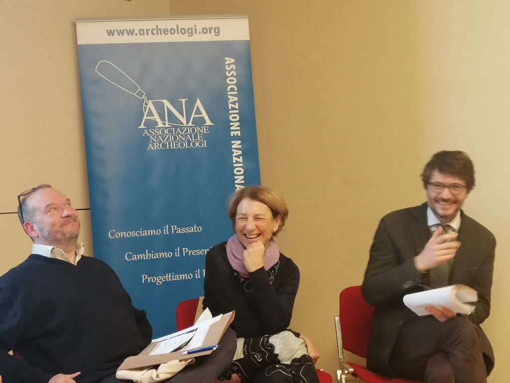 Archeologi's tweet photo. @SalvoBarrano: “In Italia assistiamo alla presenza di 20 scuole di specializzazione e il #MIBACT attinge a graduatorie di altri ministeri (graduatorie Ripam)per reclutare personale per ruoli dirigenziali” #ana #tourisma2020 #anainformazione https://t.co/oMrrm5mqTJ
